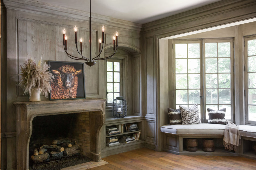 Hinkley 8-light Alister Chandelier in bronze adds charm to rustic living room | Capitol Lighting