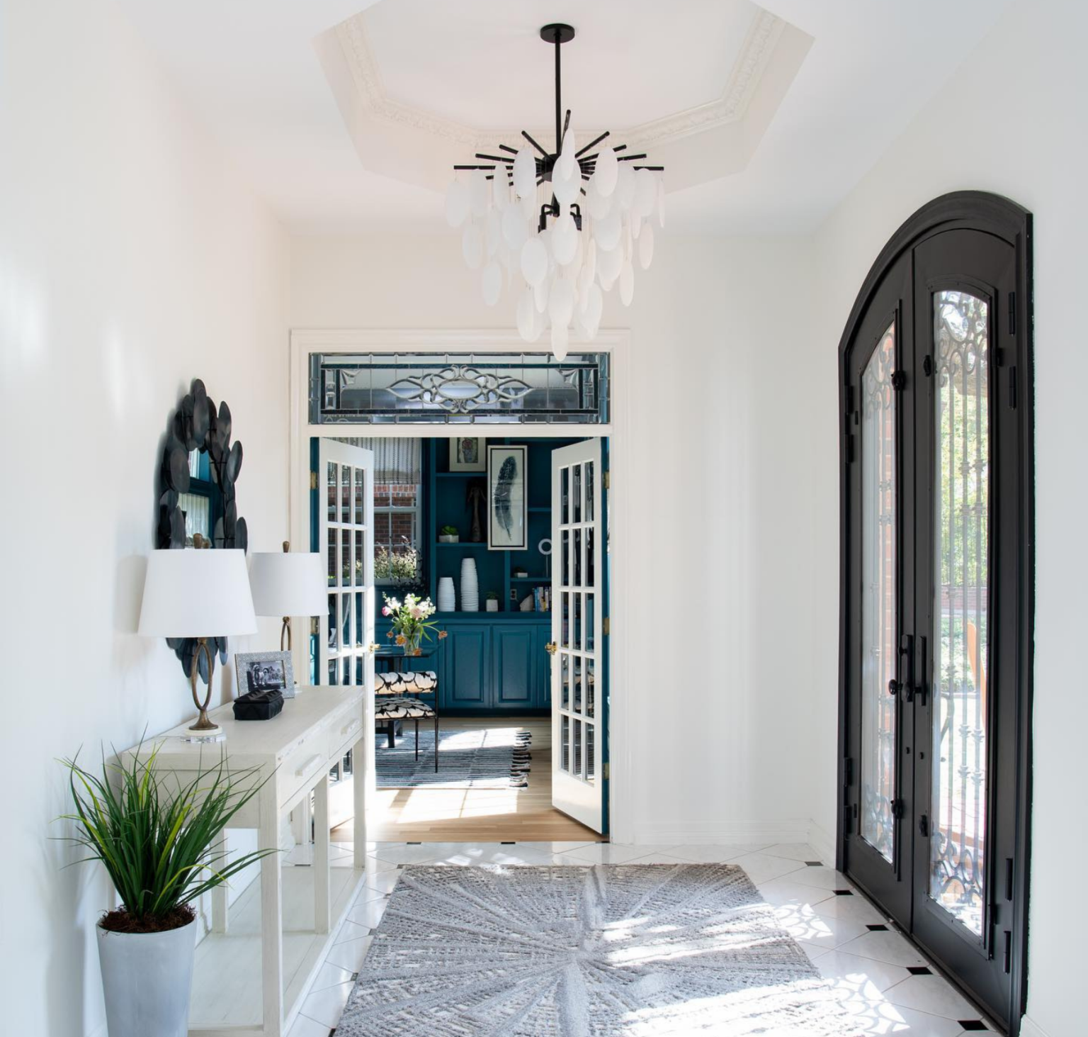 6 Foyer Chandelier Ideas That Make a Statement