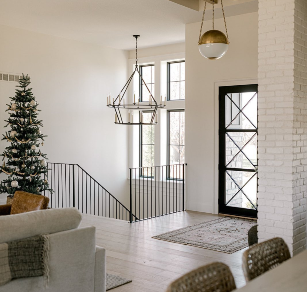 Holiday Lighting Tips for the Foyer