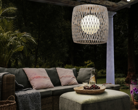 Chic Outdoor Lighting for Summer Vibes