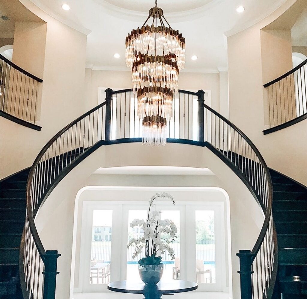 4 Best Chandeliers for Homes with High Ceilings